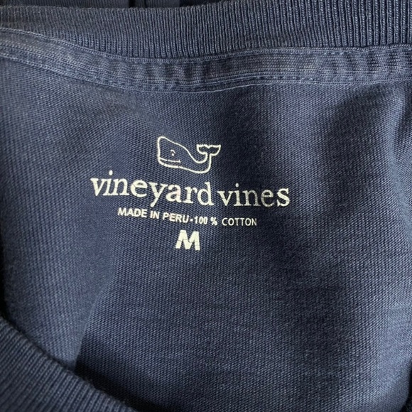 Vineyard Vines Long-Sleeve Mr. Claus Whale Pocket T-Shirt - Picture 5 of 6